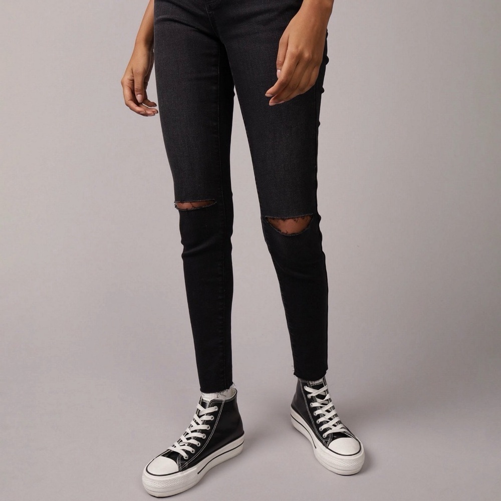 American Eagle Next Level Stretch HighWaisted Jeggings Womens 2 Black Distressed
